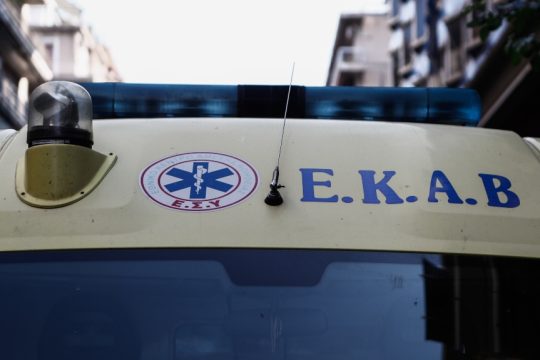 ΕΚΑΒ ασθενοφόρο